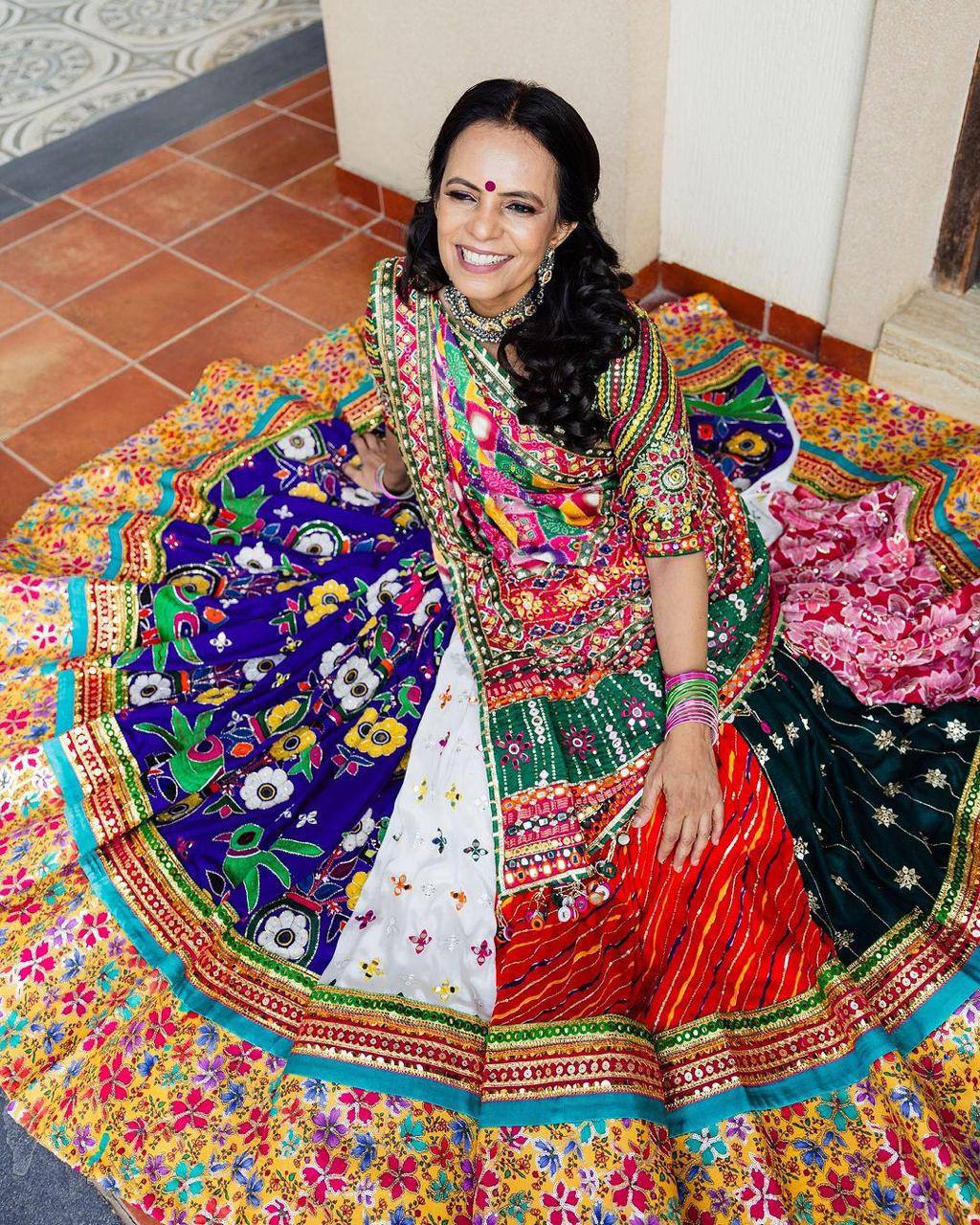 Rang Rasiya Royale Twirl Bold Embroidered Borders Choli