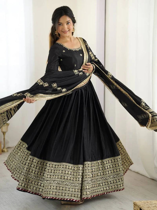Aarti's Black Premium Anarkali Set