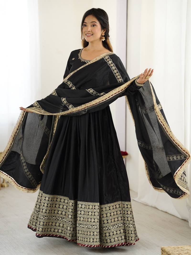 Aarti's Black Premium Anarkali Set