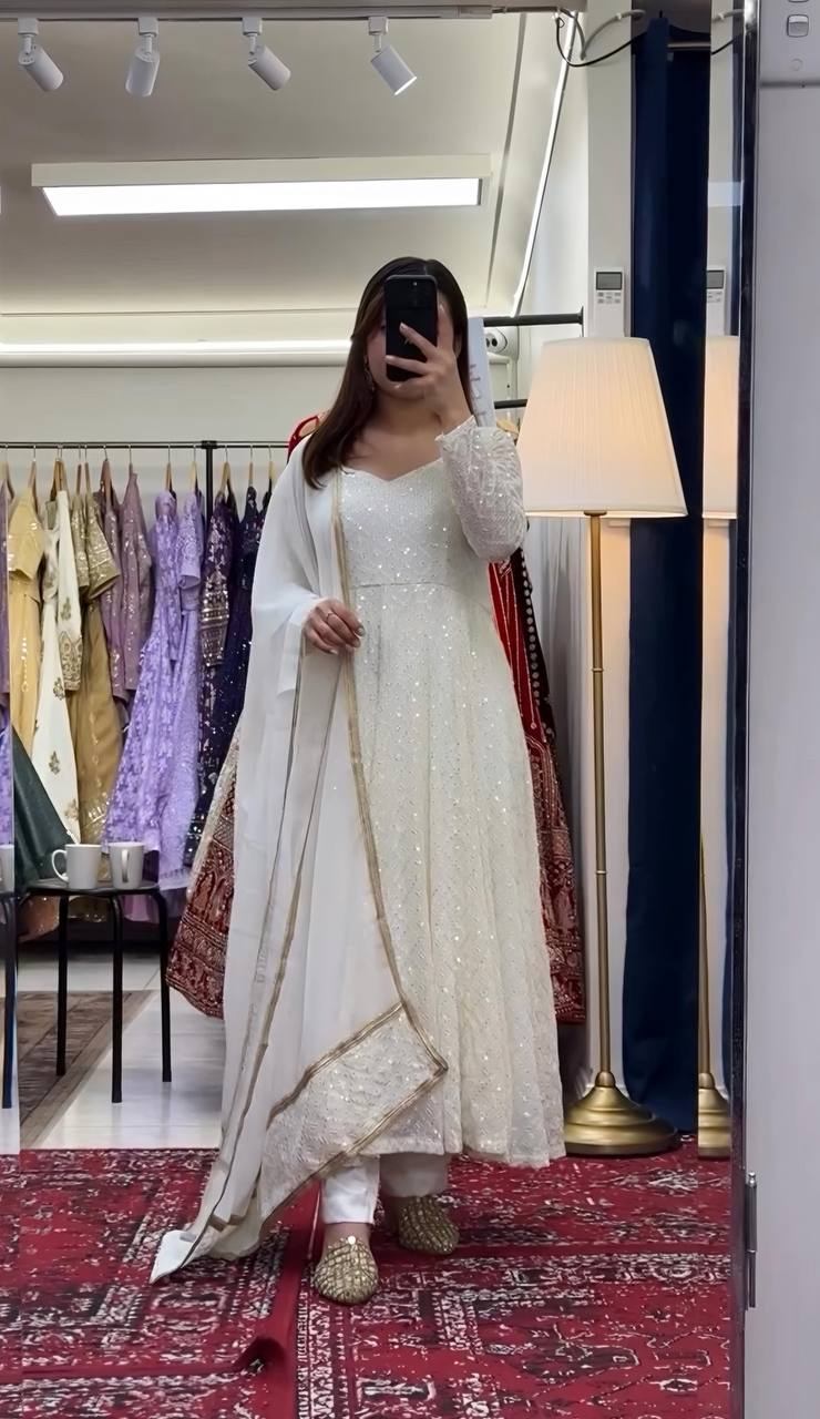 Draped in Grandeur Where Tradition Meets Modern Chic