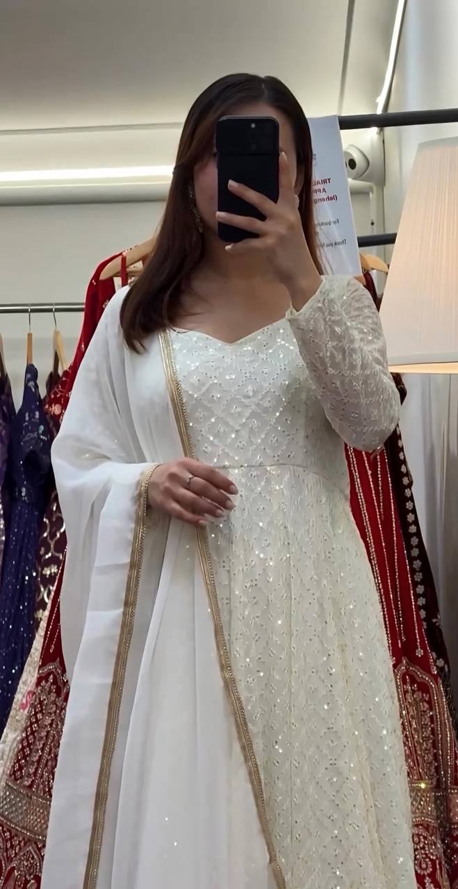 Draped in Grandeur Where Tradition Meets Modern Chic