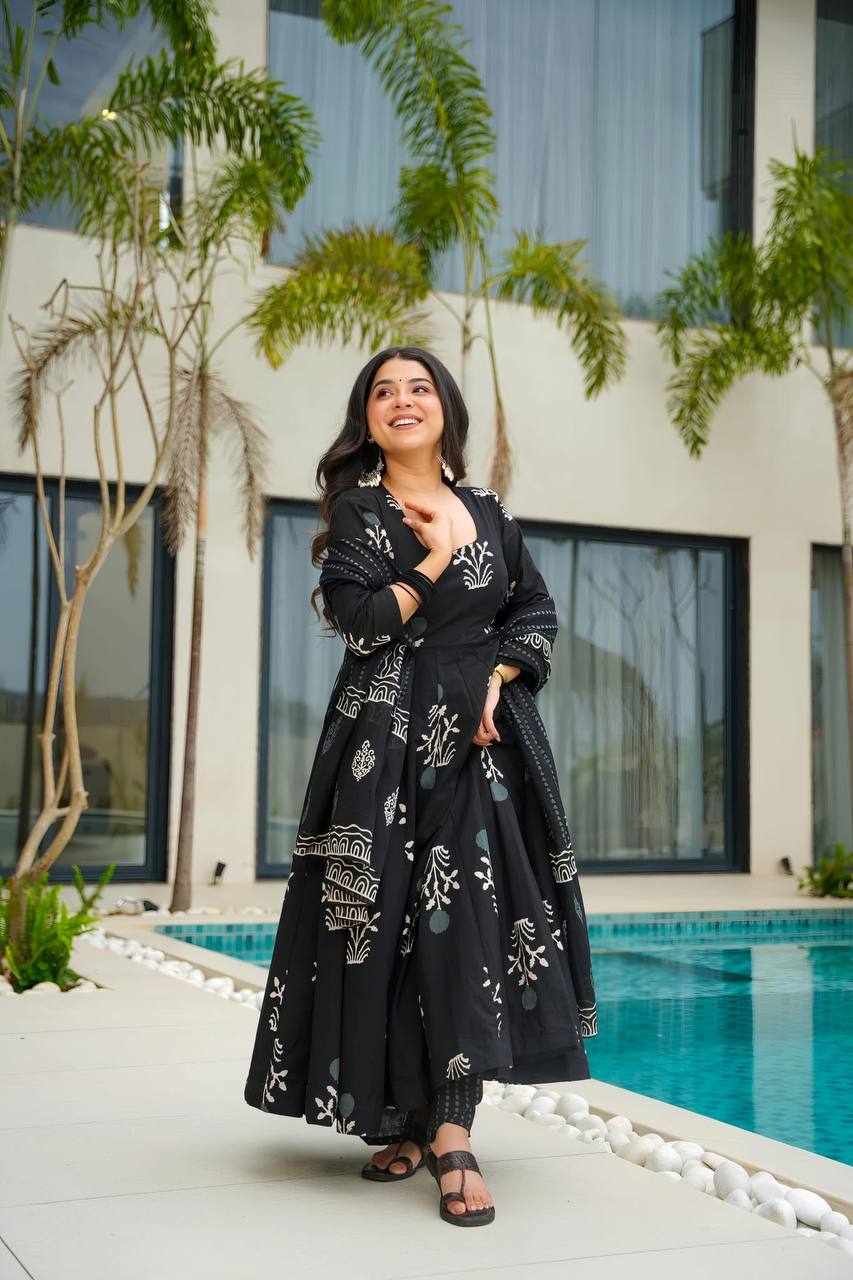 Zunaira Premium Maslin Fabric digital print work Gown