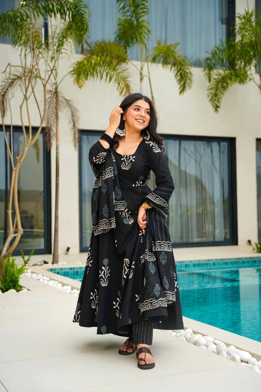 Zunaira Premium Maslin Fabric digital print work Gown