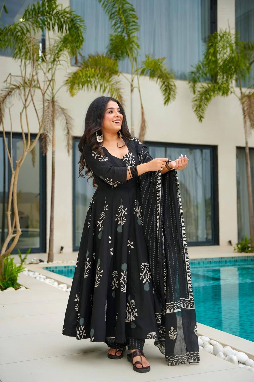 Zunaira Premium Maslin Fabric digital print work Gown