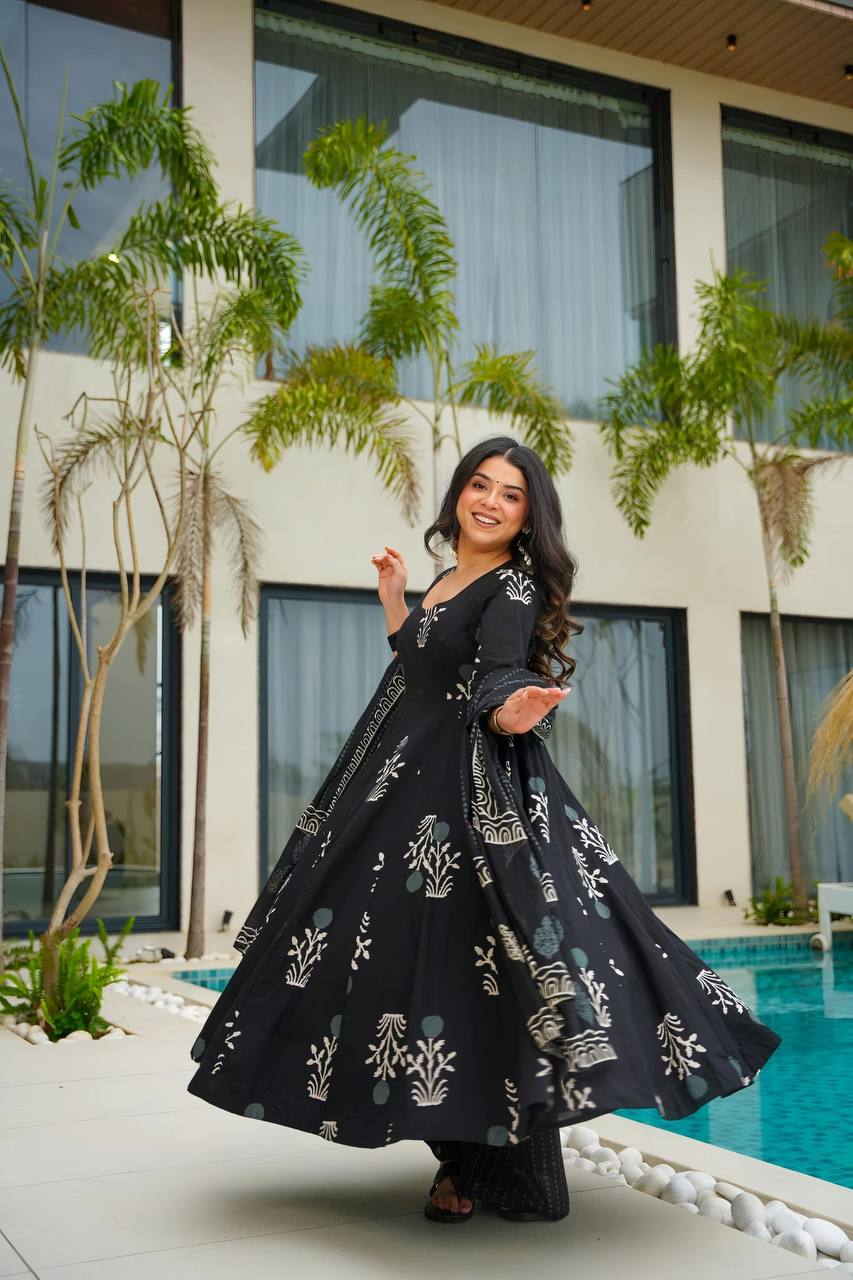 Zunaira Premium Maslin Fabric digital print work Gown