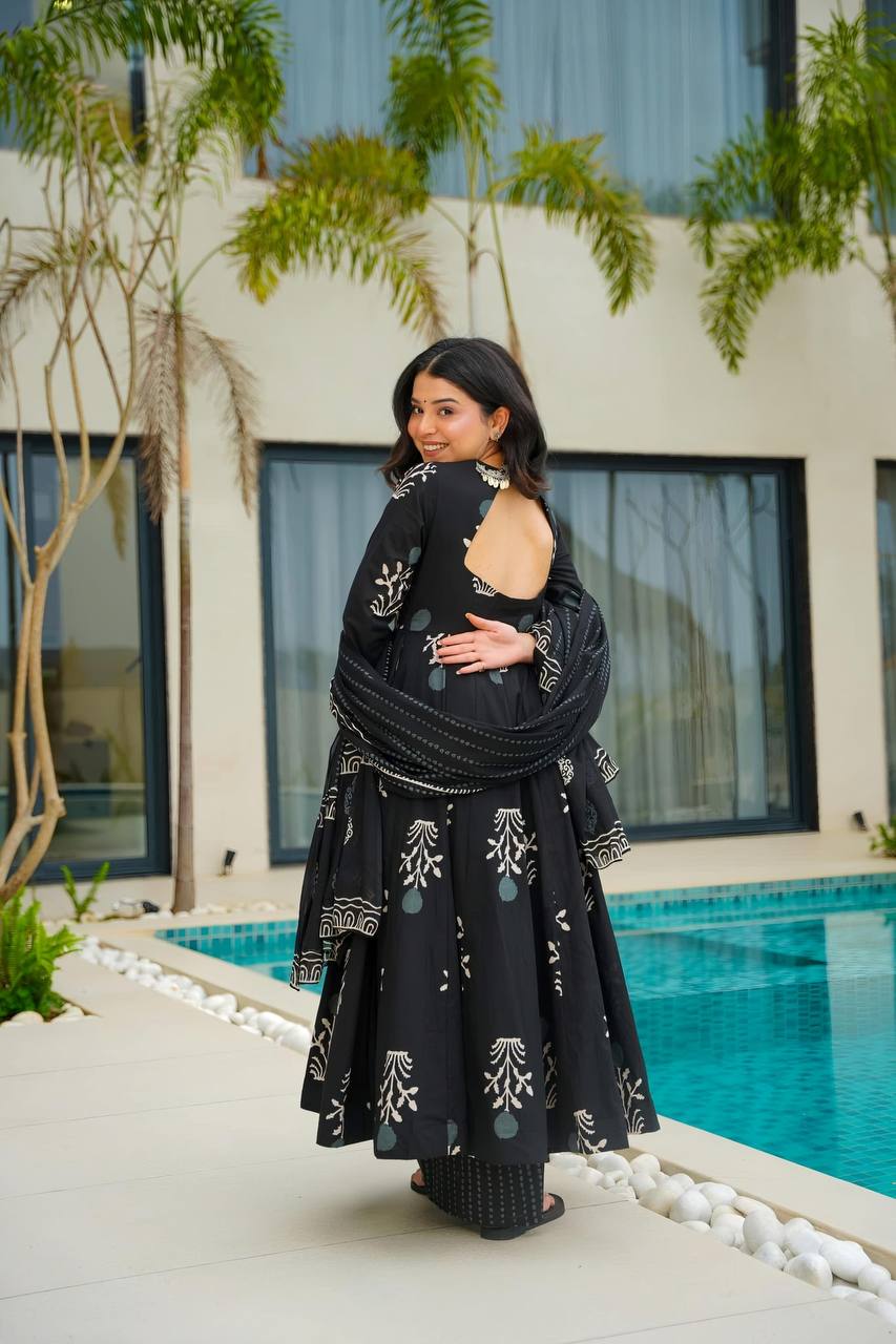 Zunaira Premium Maslin Fabric digital print work Gown