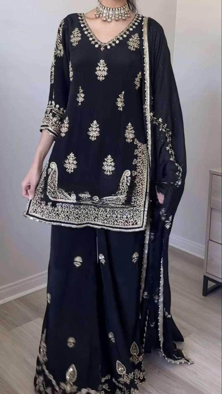 Noir Elegance Royal Embroidered Charm