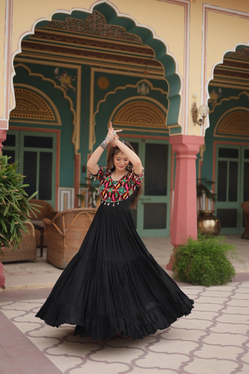 Black Garba Queens Kutchi Gamthi Kodi Work