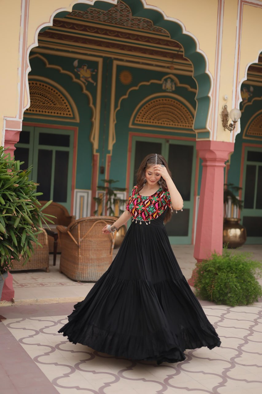 Black Garba Queens Kutchi Gamthi Kodi Work