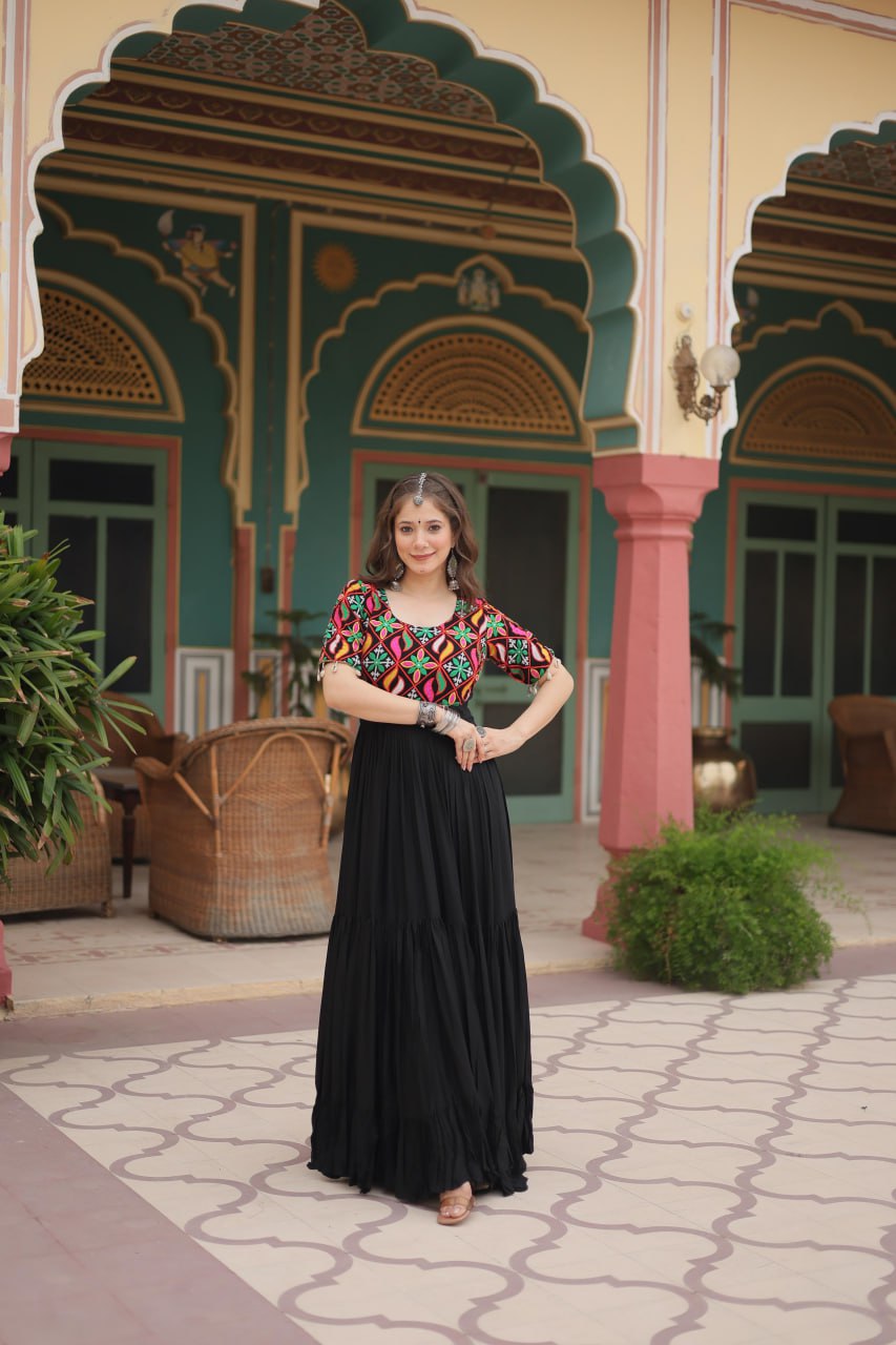 Black Garba Queens Kutchi Gamthi Kodi Work