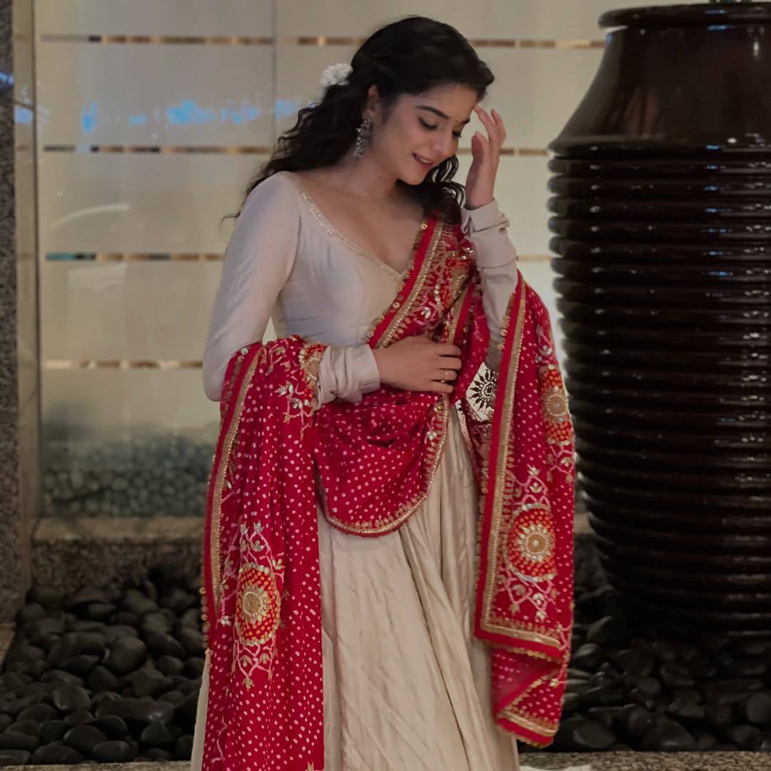 Bandhani Grandeur Off-White Classic Anarkali