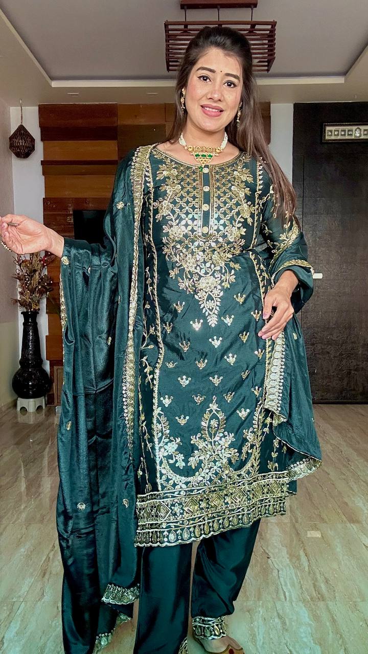 Emerald Aura Elegant Green Pure Cinon Silk