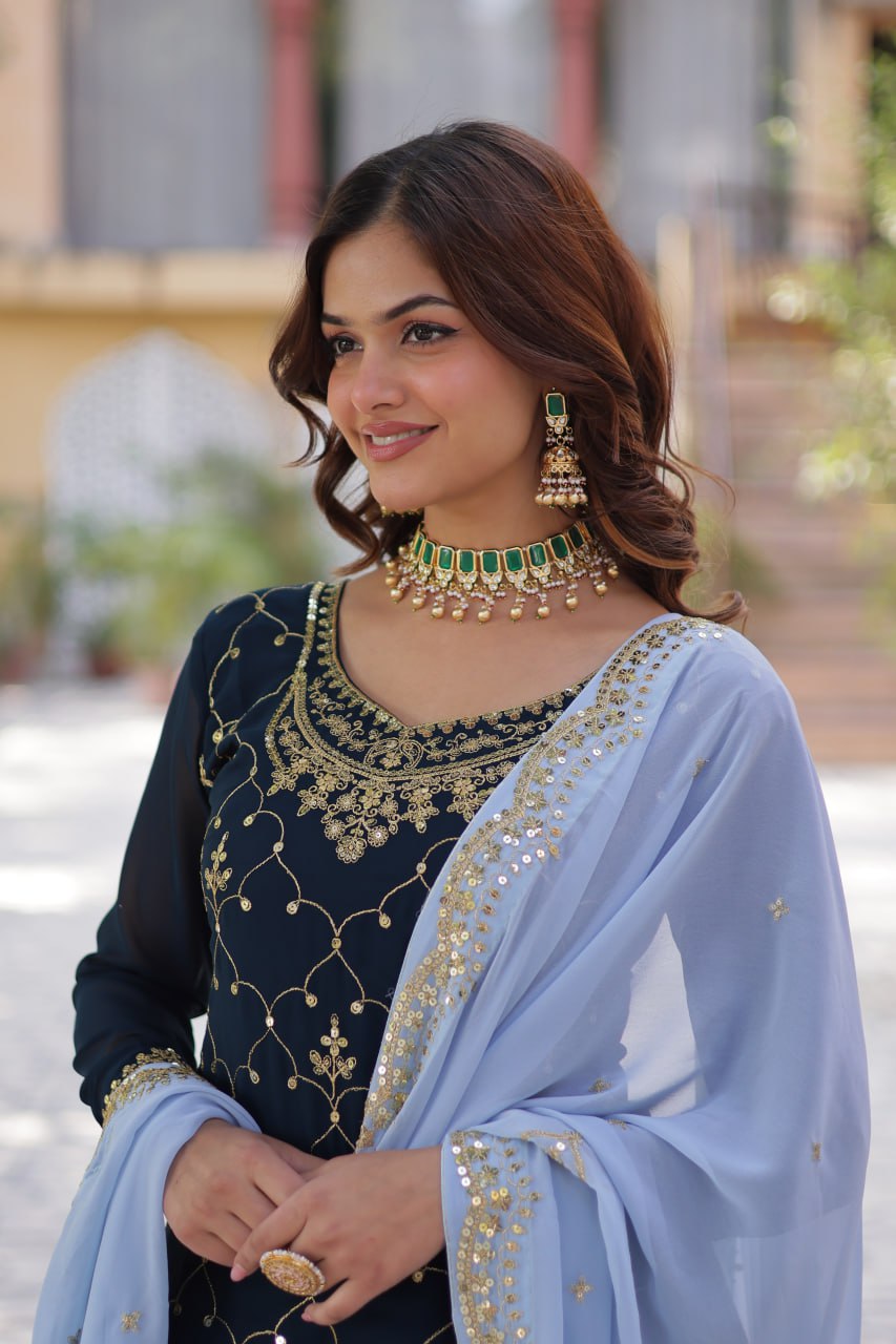 Regal Duo In Twin Beauties in Tradition