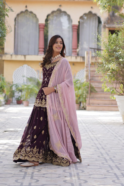 Regal Duo In Twin Beauties in Tradition