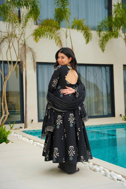 Zunaira Premium Maslin Fabric digital print work Gown