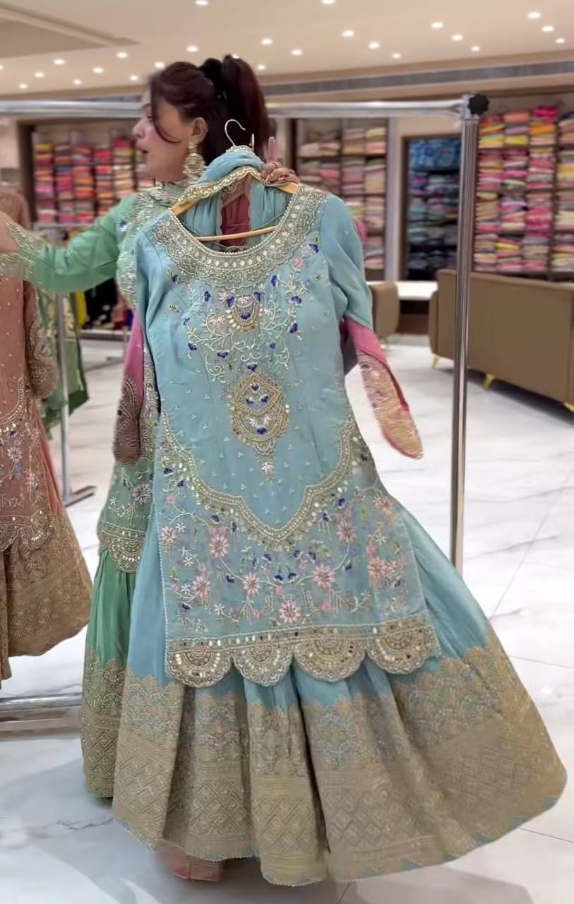Zarqa-e-Noor Heavy Embroidered Suit Set