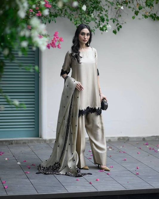 Tishya Touch Of Bold Black Farshi Salwar Suit