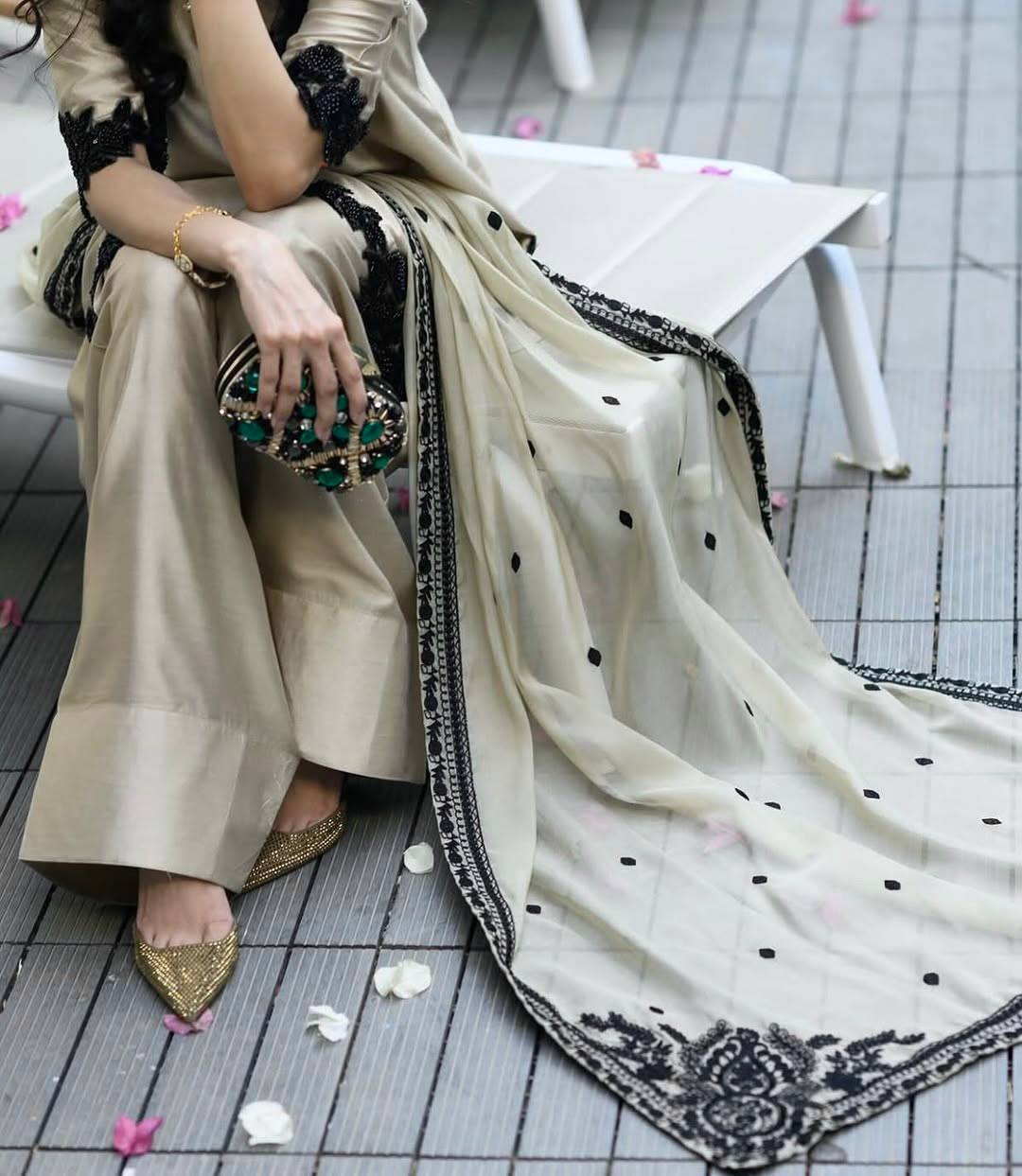 Tishya Touch Of Bold Black Farshi Salwar Suit