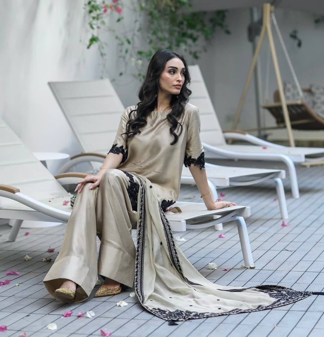 Tishya Touch Of Bold Black Farshi Salwar Suit